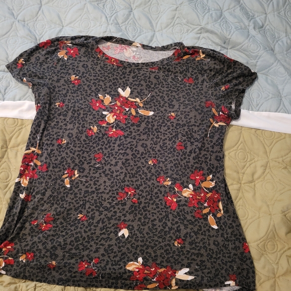 Maurices Tops - Maurices Green Floral Short Sleeve Tee